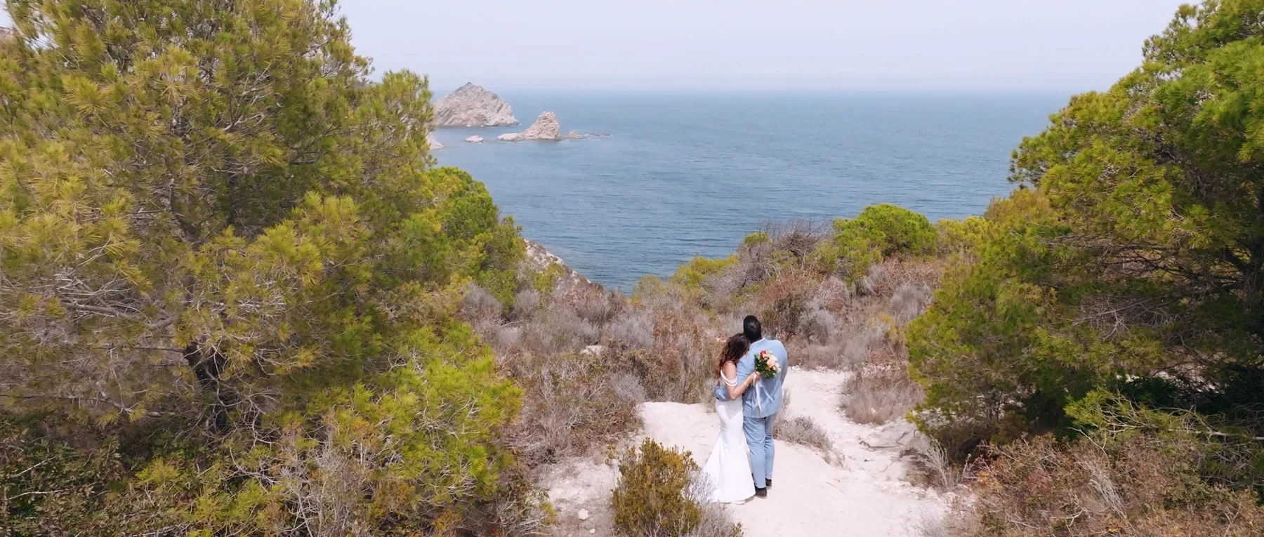 The perfect beach hiking elopement view